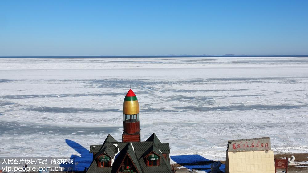 2月16日，渤海大連市北部夏家河子海域被海冰大面積覆蓋。