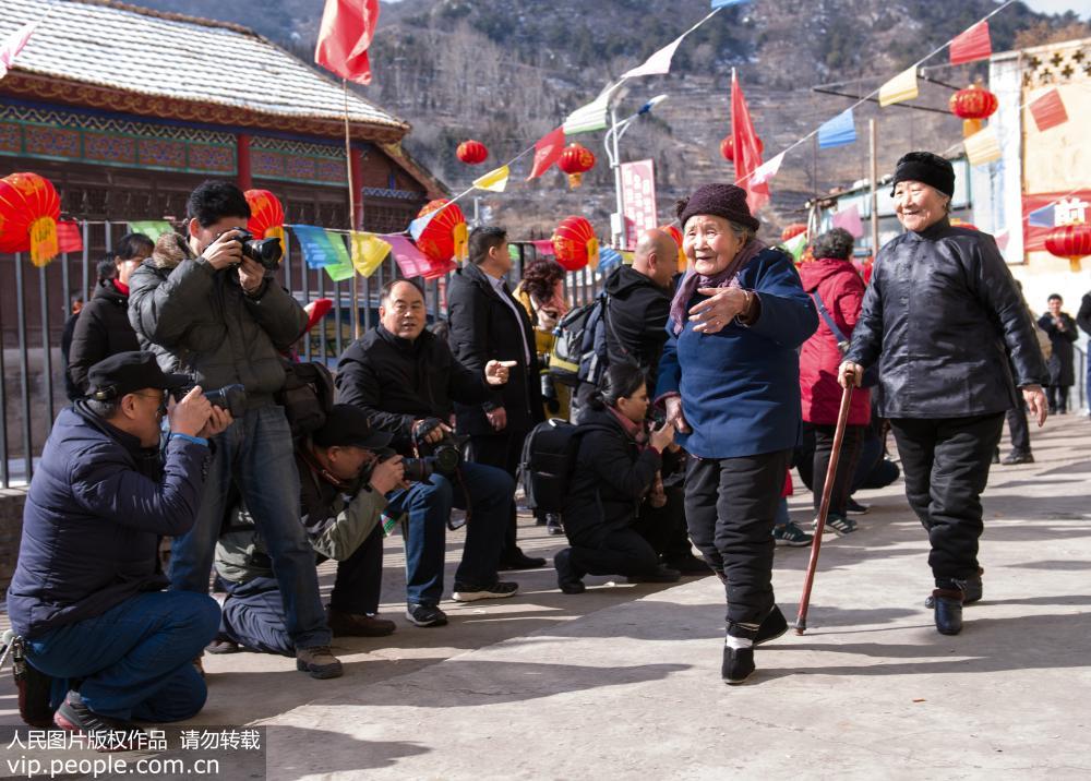 ɽ����Ȫ�лư����������ģ���㡣