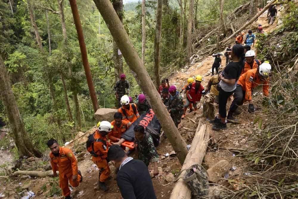 印尼矿区滑坡致一人死亡 数十人被埋 第1页