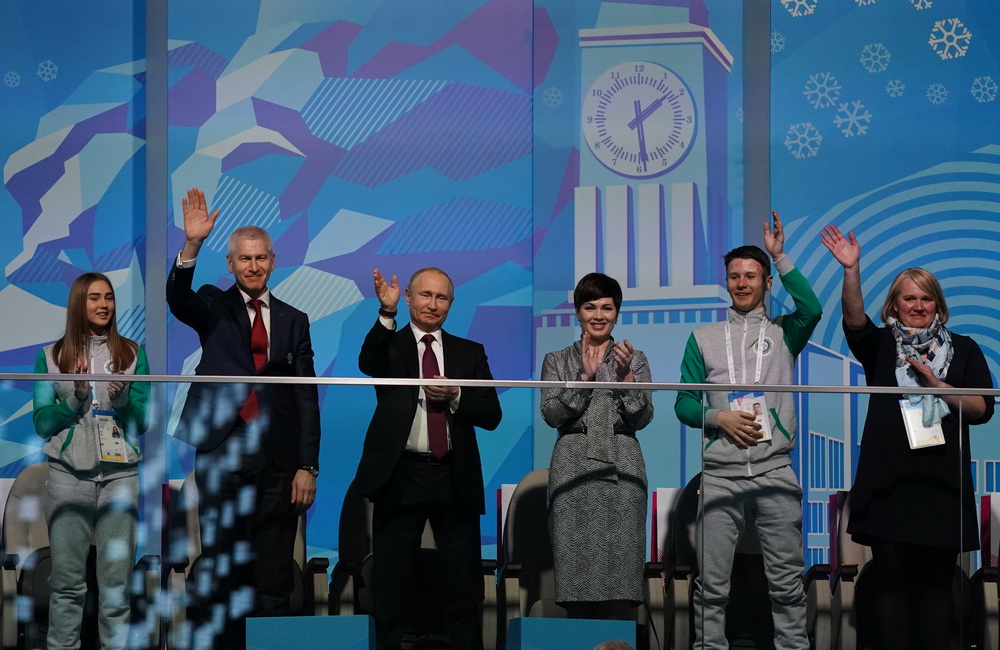 3月2日，俄羅斯總統普京（左三）出席開幕式。新華社記者 楊世堯 攝