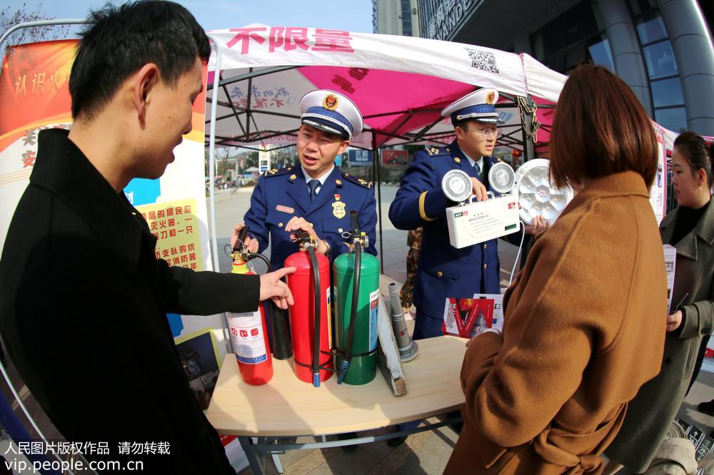 ������������Ա�����񽲽���α��������Ʒ��α��