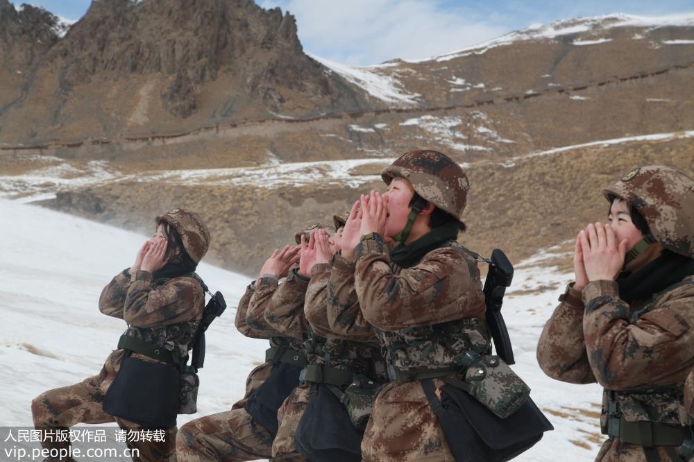 新疆克州：女兵赴边关踏雪巡逻(12) 第12页