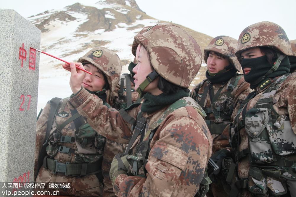 新疆克州：女兵赴邊關踏雪巡邏【14】