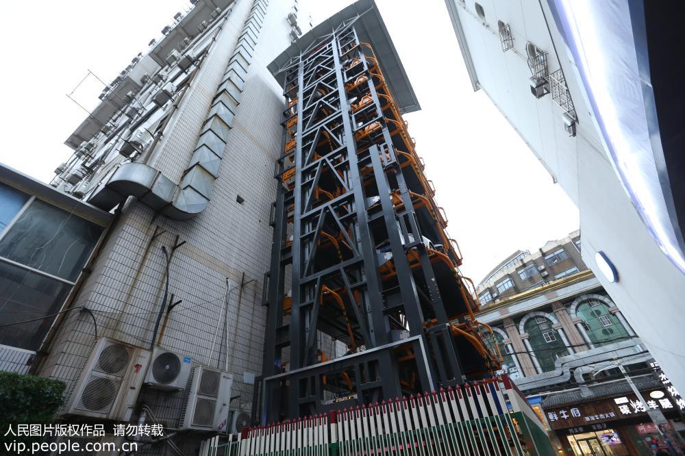 上海首個無人垂直循環立體車庫亮相