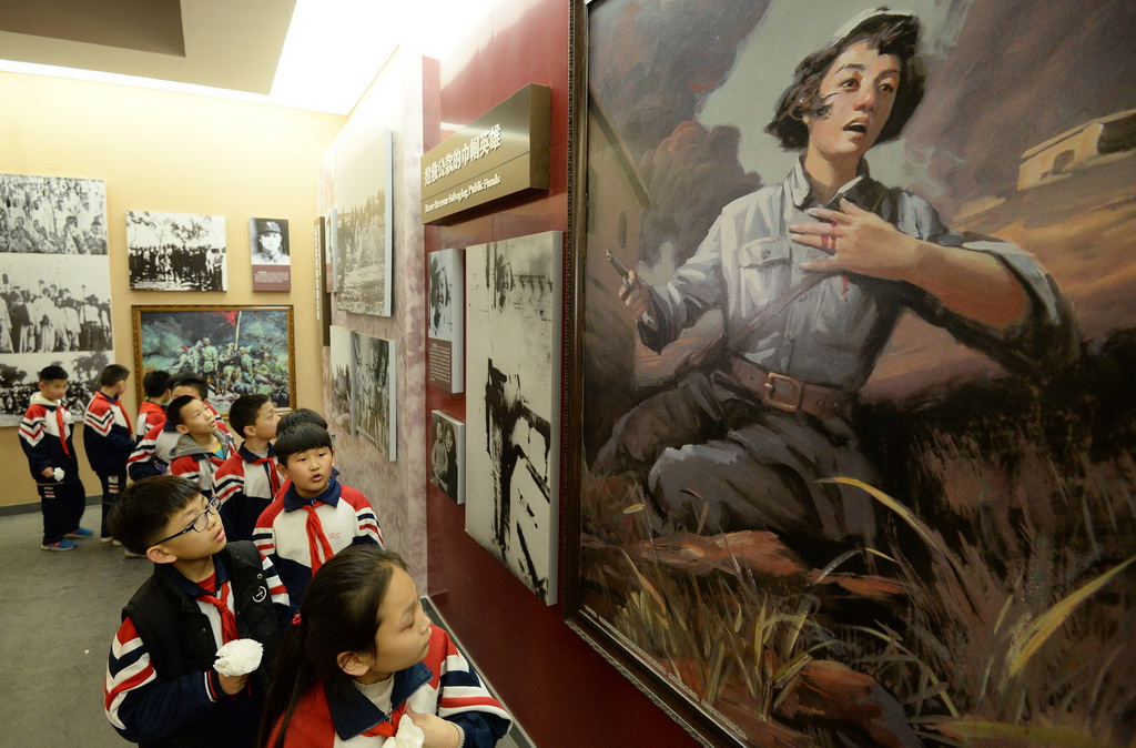 4��2�գ��ӱ�ʡ������ũ��·Сѧѧ���ڽ���³ԥ��ʿ��԰��ʿ�����òιۡ��»��緢����ȺӢ �㣩