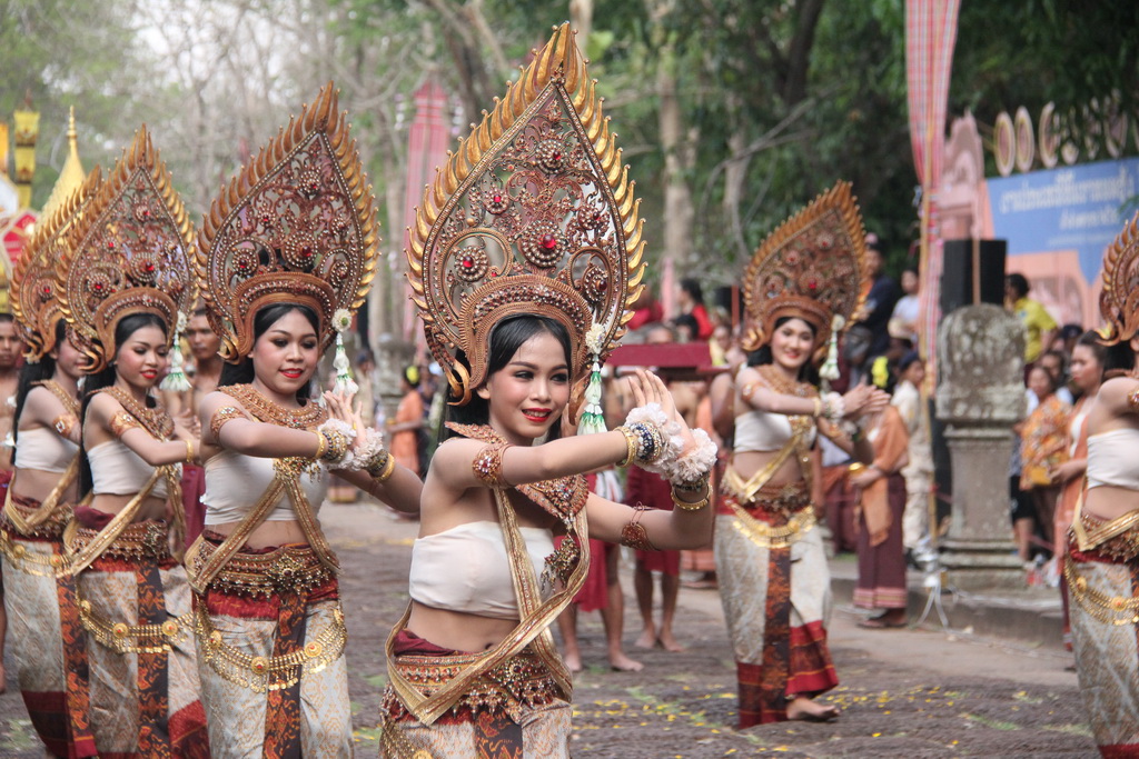 泰国借“登帕侬隆山节”吸引游客 第1页