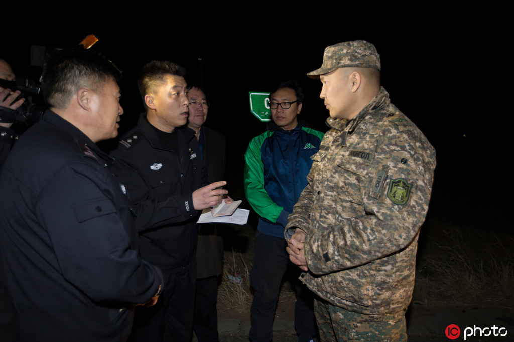 中蒙双方边检部门在边境0公里处会晤。