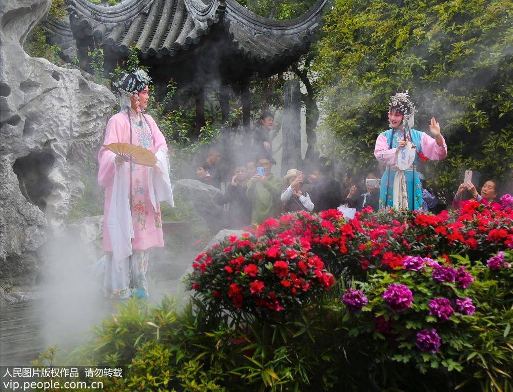 江蘇蘇州：古典園林上演實景版昆曲《牡丹亭》