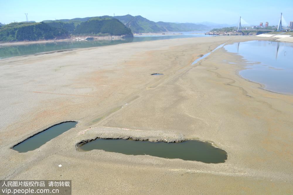 湖北十堰：漢江水位下降嚴重 河床大面積“裸露”至“江心”【4】