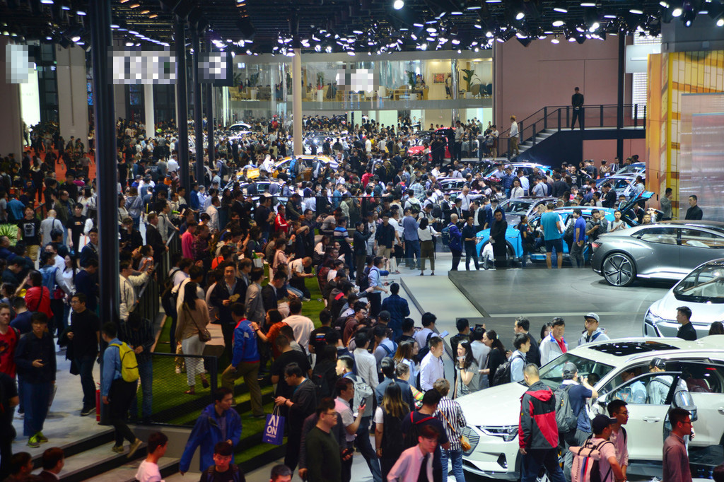 上海車展首個專業觀眾日，接待觀眾12.5萬人次。東方ic供圖