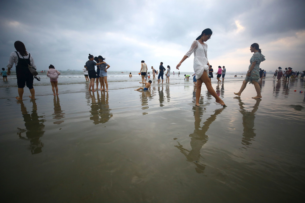 海南三亞：最高溫飆升至41攝氏度 人們戲水享清涼【4】