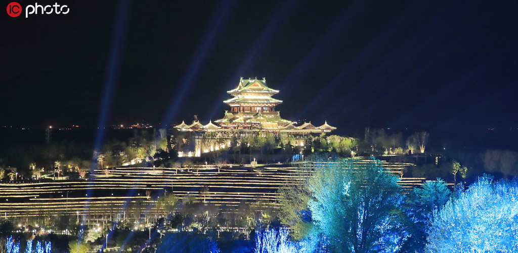 鳥瞰北京世園會夜景，璀璨如畫。（4月25日攝）