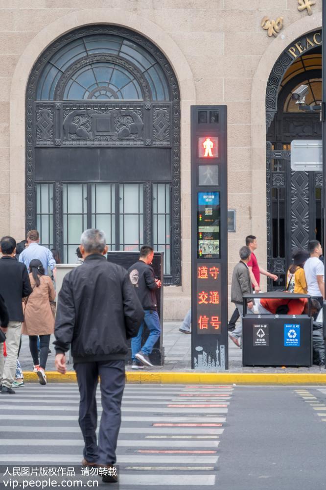 国内首套行人过街提示系统在上海外滩启用【3】