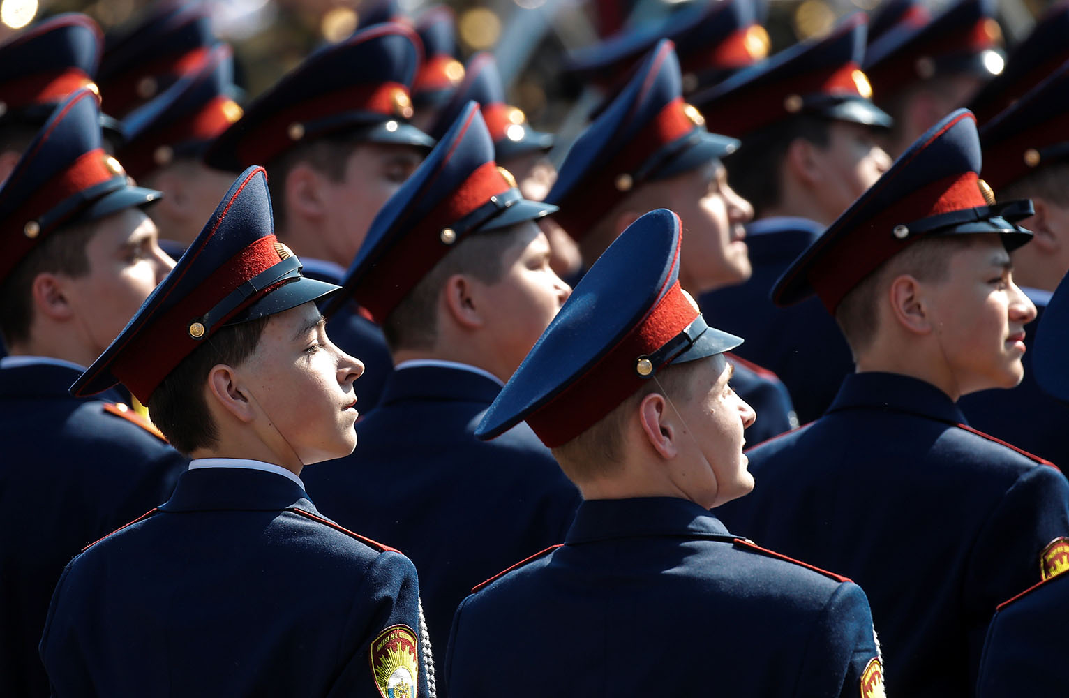5月7日，在俄羅斯首都莫斯科，參加閱兵式彩排的軍人走過紅場。新華社/路透