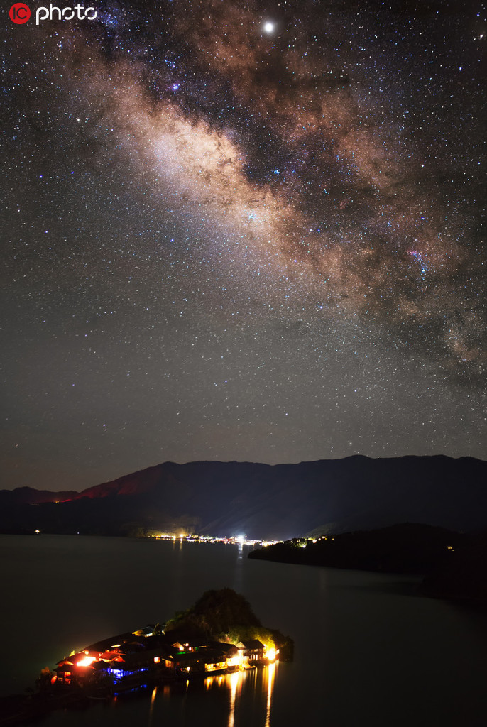雲南瀘沽湖迎來最美觀星季 銀河直挂天際繁星唾手可得【3】