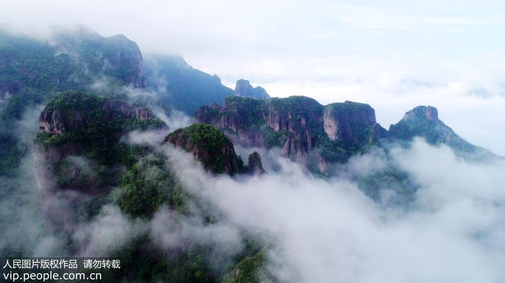 5月14日，無人機拍攝仙居縣國家公園雲霧繚繞，山巒若隱若現。