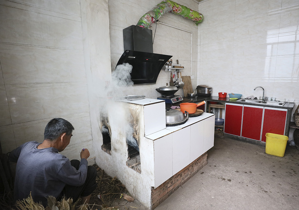 ���ݴ���񻪸���ڼ����շ�����̨����װ�ϳ����̻���5��6���㣩��