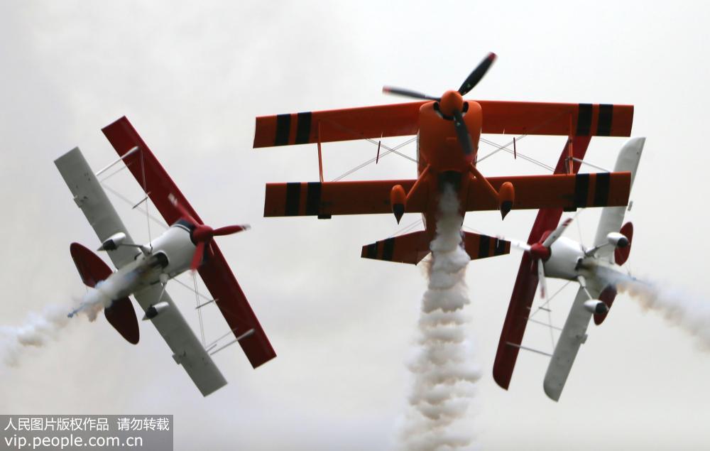 武漢：國際航聯世界飛行者大會上的精彩飛行表演