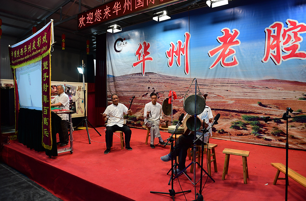 5月23日，皮影藝人在華州國際皮影藝術館表演華州皮影。