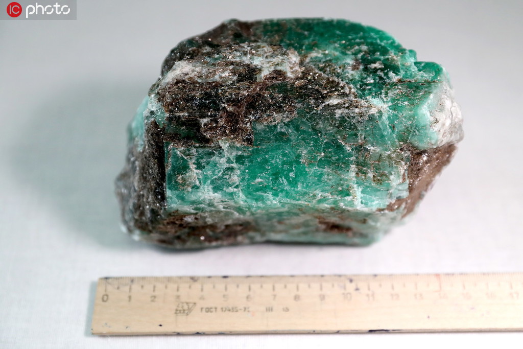 俄羅斯一礦區發現1.6公斤重巨型祖母綠寶石【7】