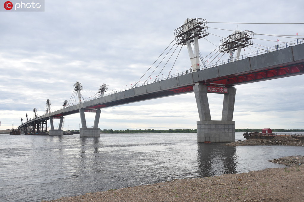 中俄合建首座跨境公路大橋順利合龍