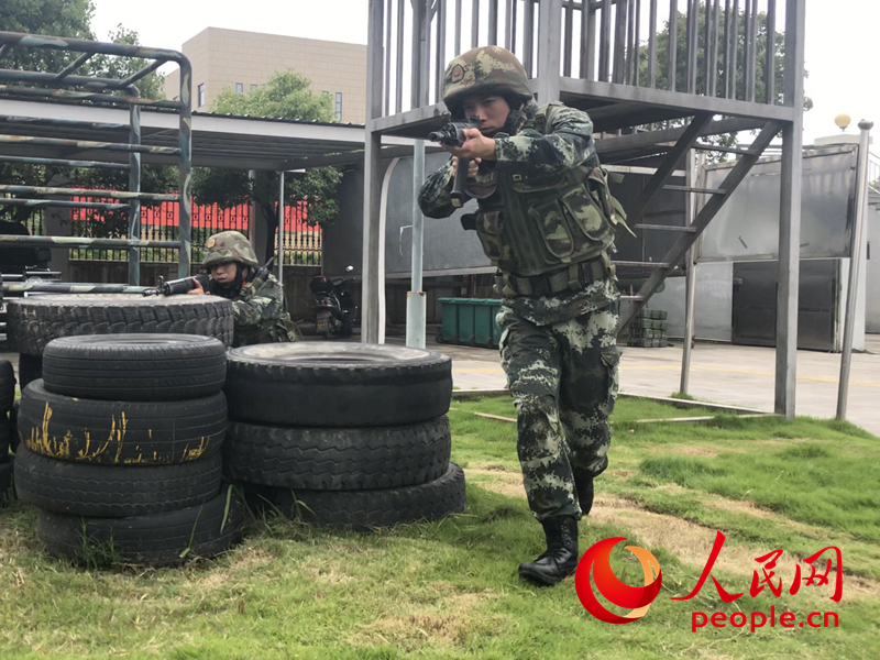 ���Һ��ҳ��и�Լ������ѵ�¾�����7��