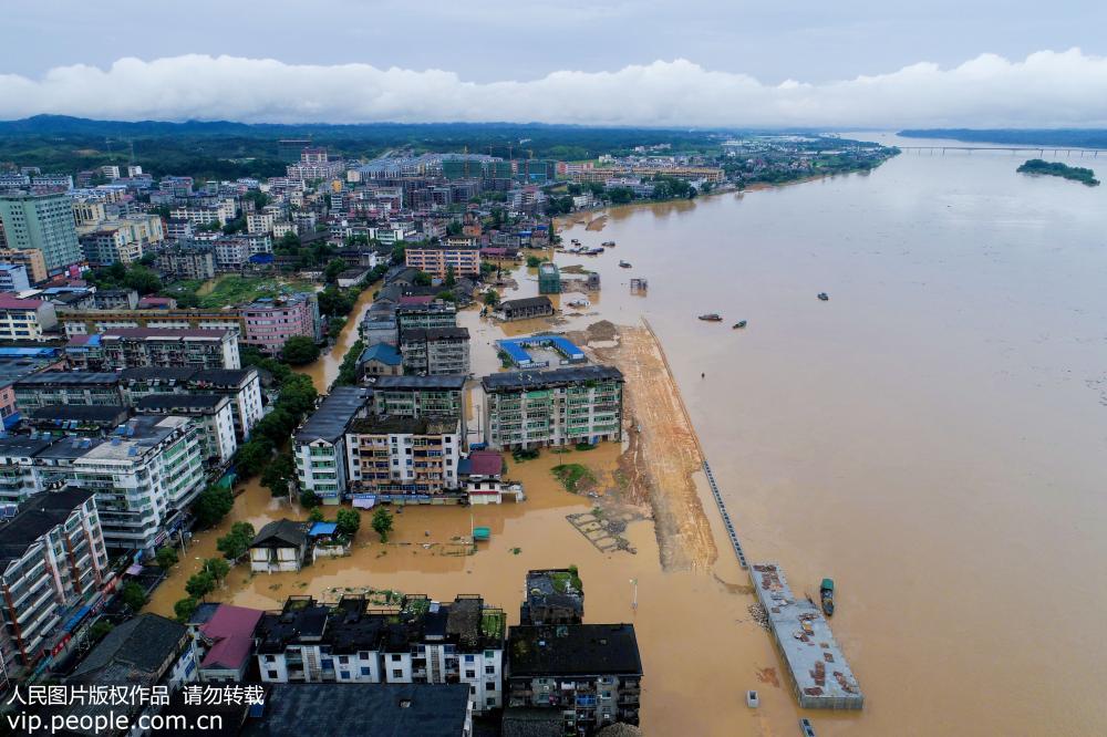6月9日，江西省吉安市峽江縣巴邱鎮街道被淹。
