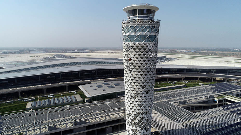 6月12日無人機拍攝的建設中的青島膠東國際機場。
