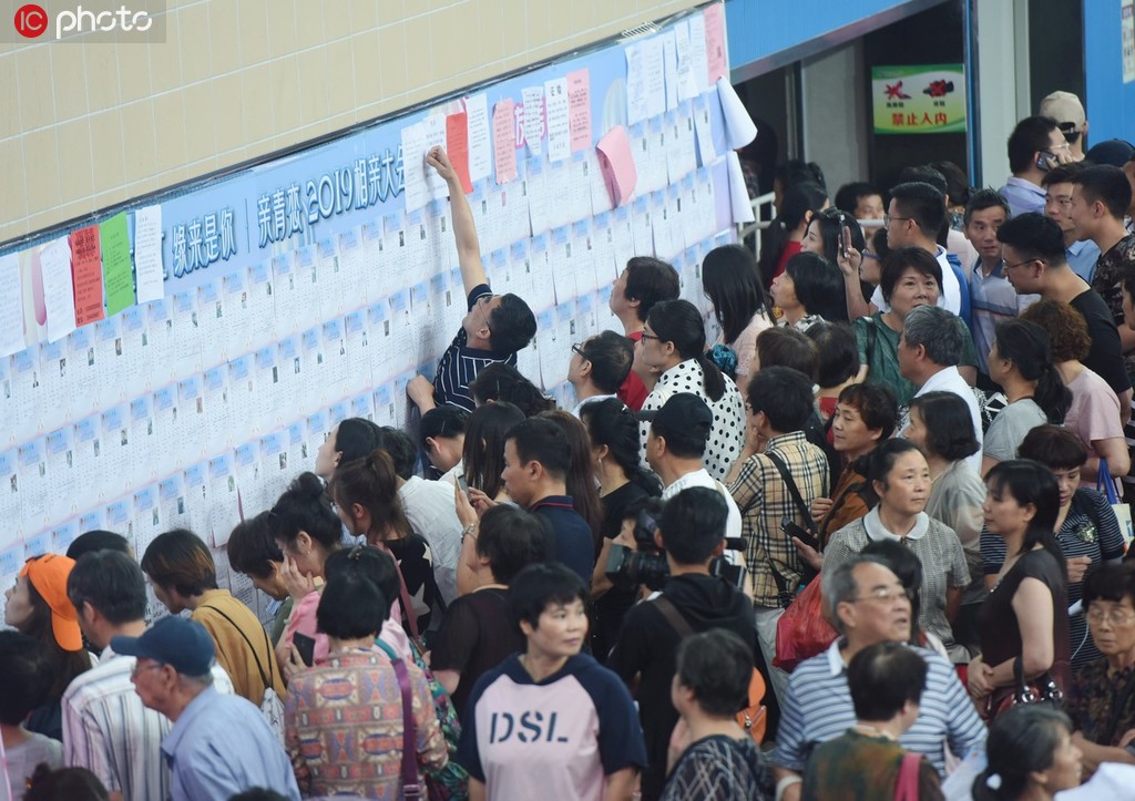 杭州舉辦萬人相親大會 家長集體上陣為孩子找對象