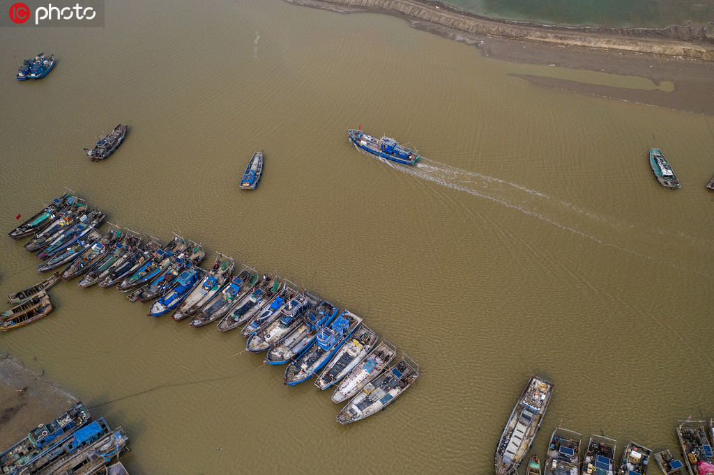 山東濱州：渤海休漁期 漁民忙檢修 （6月19日拍攝）