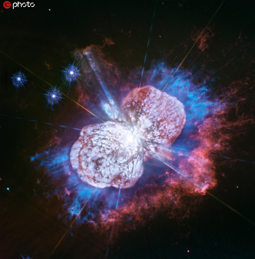 哈勃望遠鏡發布組照 罕見拍攝到船底座星雲中的發光鎂元素