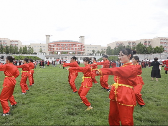 北京劳动保障职业学院500名贯通学子用一场“快闪”祝福祖国【2】