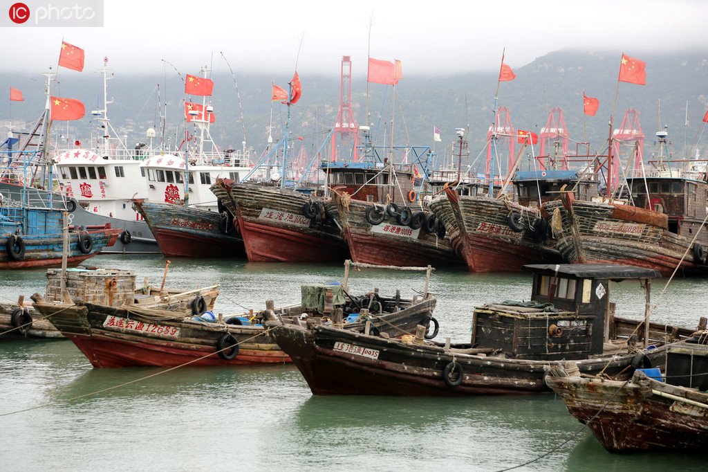 江蘇連雲港：數千艘漁船紛紛回港 躲避台風“丹娜絲”