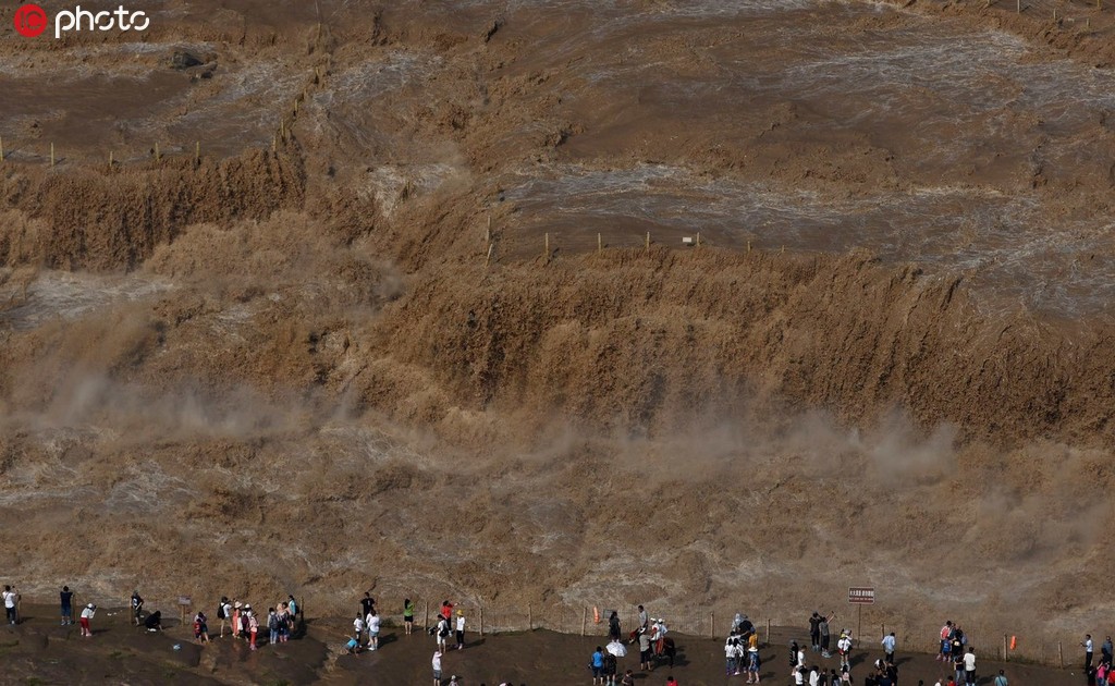 黃河壺口瀑布水量持續增大 氣勢磅礡吸引眾多游客