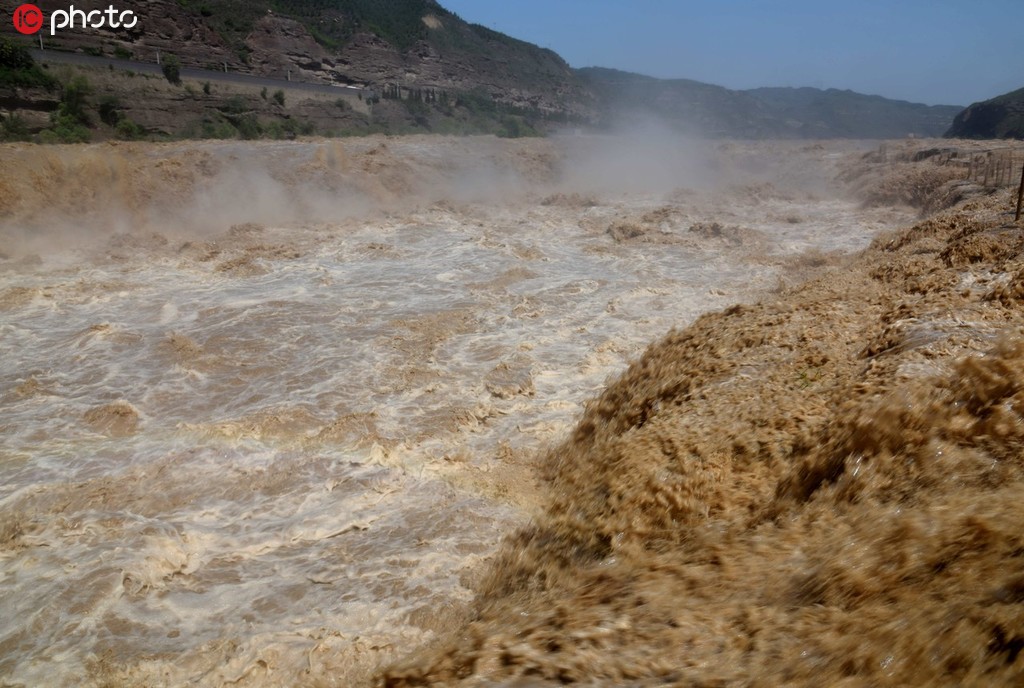 黃河壺口瀑布水量持續增大 氣勢磅礡吸引眾多游客【4】