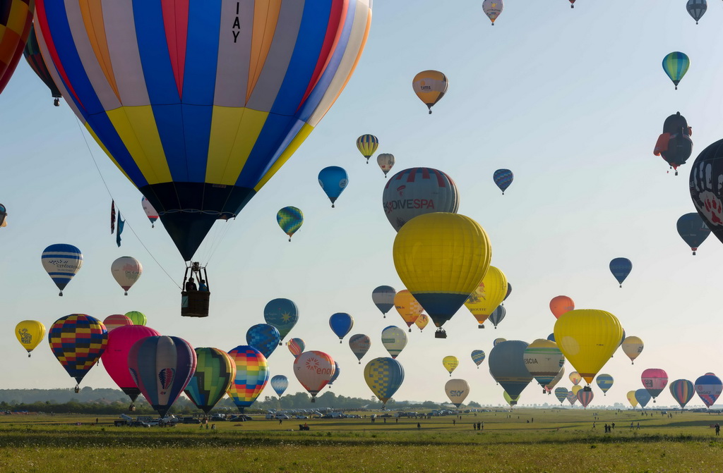 7月29日，熱氣球在法國尚布萊－比西耶爾舉行的國際熱氣球節上升空。