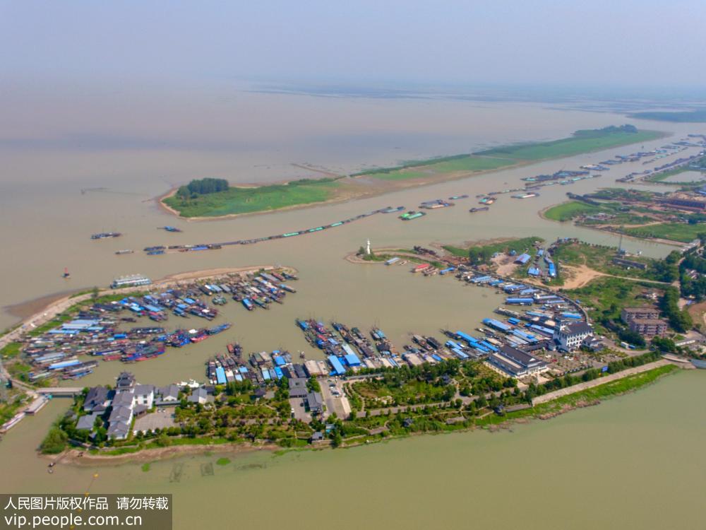 江蘇洪澤湖旱情持續 單向放行緩解船舶通航壓力
