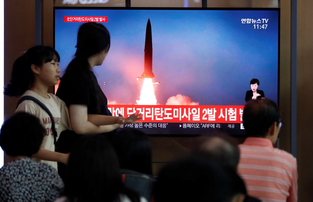 7月31日，在韓國首爾，韓國媒體播出朝鮮發射導彈的電視新聞。