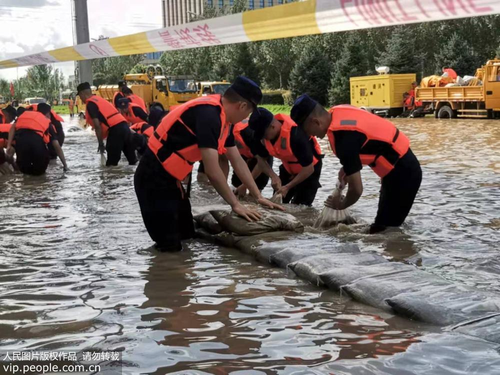 哈爾濱市森林消防支隊指戰員奮戰在抗洪一線【4】