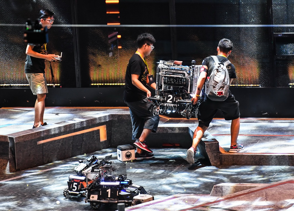 8��6�գ�ѡ���ڱ�����϶���Ի����ˡ�