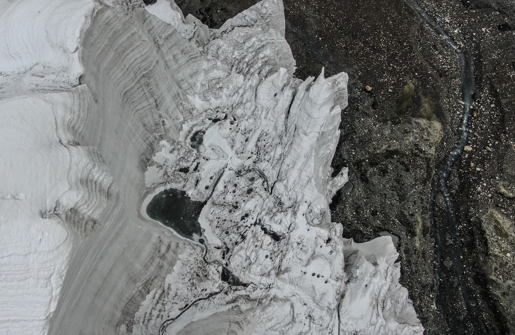 拉布拉冰川末端（8月4日無人機拍攝）。