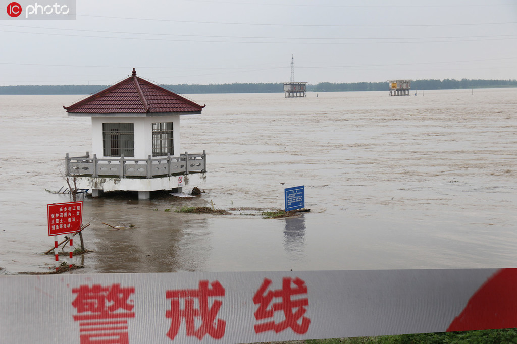 江蘇連雲港新沂河洪峰壓境 水位達到歷史最高警戒水位記錄