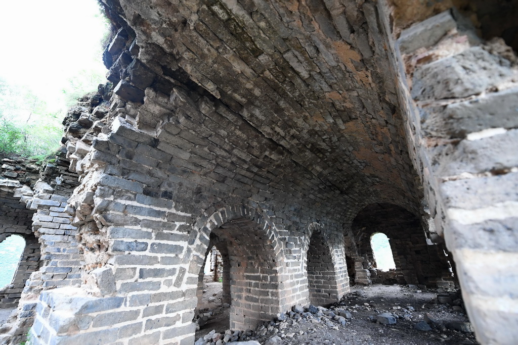 這是位於河北省寬城滿族自治縣潘家口水庫的古長城（8月13日攝）。