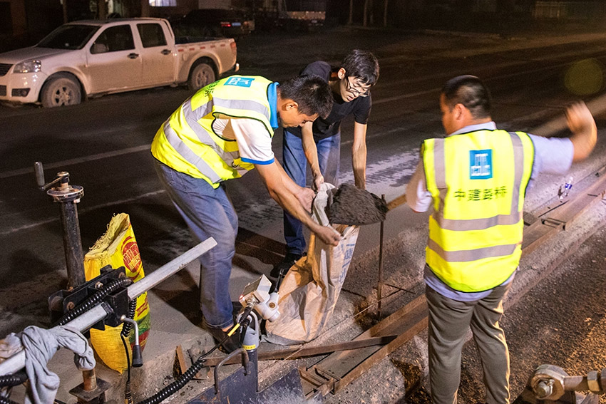 ����G338��������ʯ���θĽ�������Ŀ��ҹʩ�������ڡ�4��