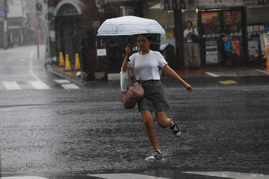 8��15�գ����ձ�����������ð����С��»���/����