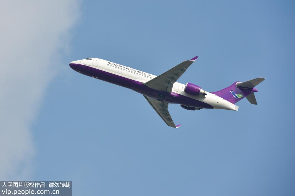 云南：国产ARJ21喷气支线客机演示飞行