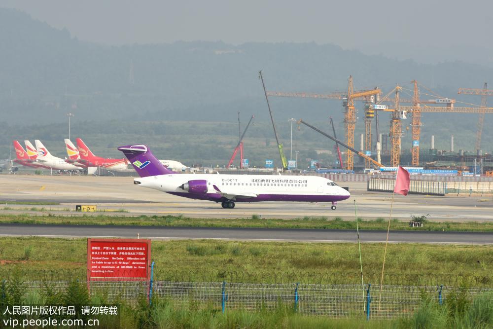 雲南：國產ARJ21噴氣支線客機演示飛行【3】
