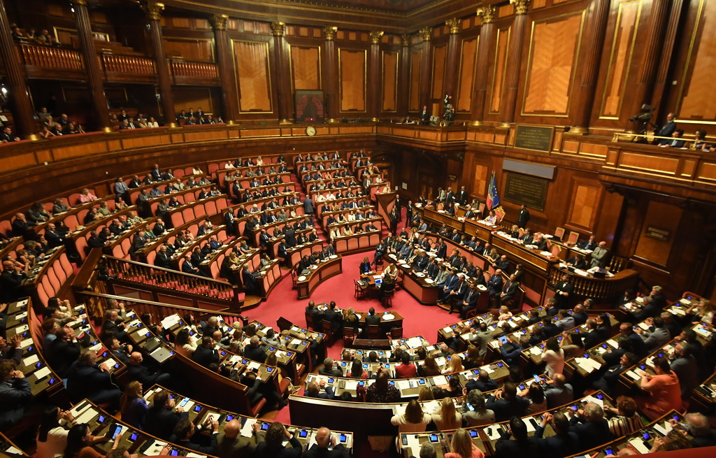 8月20日，在意大利羅馬，意大利總理孔特在參議院發表講話。新華社發（阿爾貝托·林格裡亞攝）
