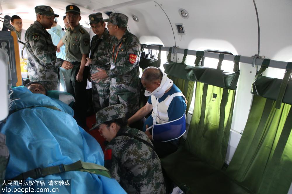 3名在老挝车祸中受伤中国游客乘坐直升机抵达国内治疗(3) 第3页