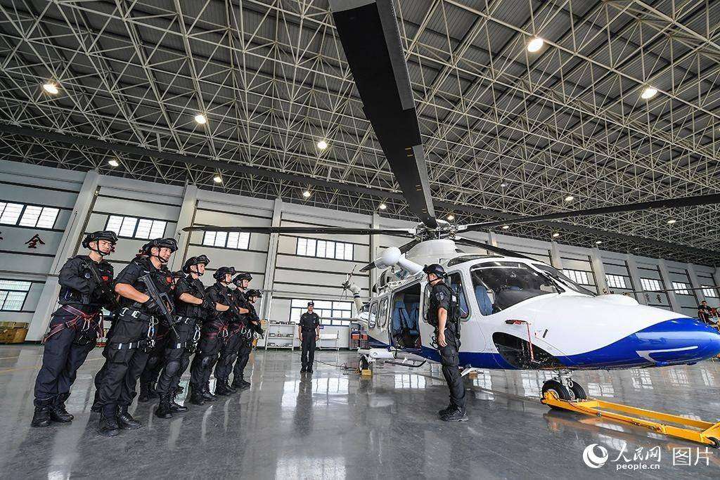 �������������������Ǻ����ؾ�����ͻ���ӵġ�����ͻ���ӡ����㣬�����൱���š�����/��